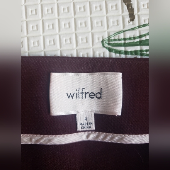 Aritzia mini skirt size 4 - Picture 3 of 3